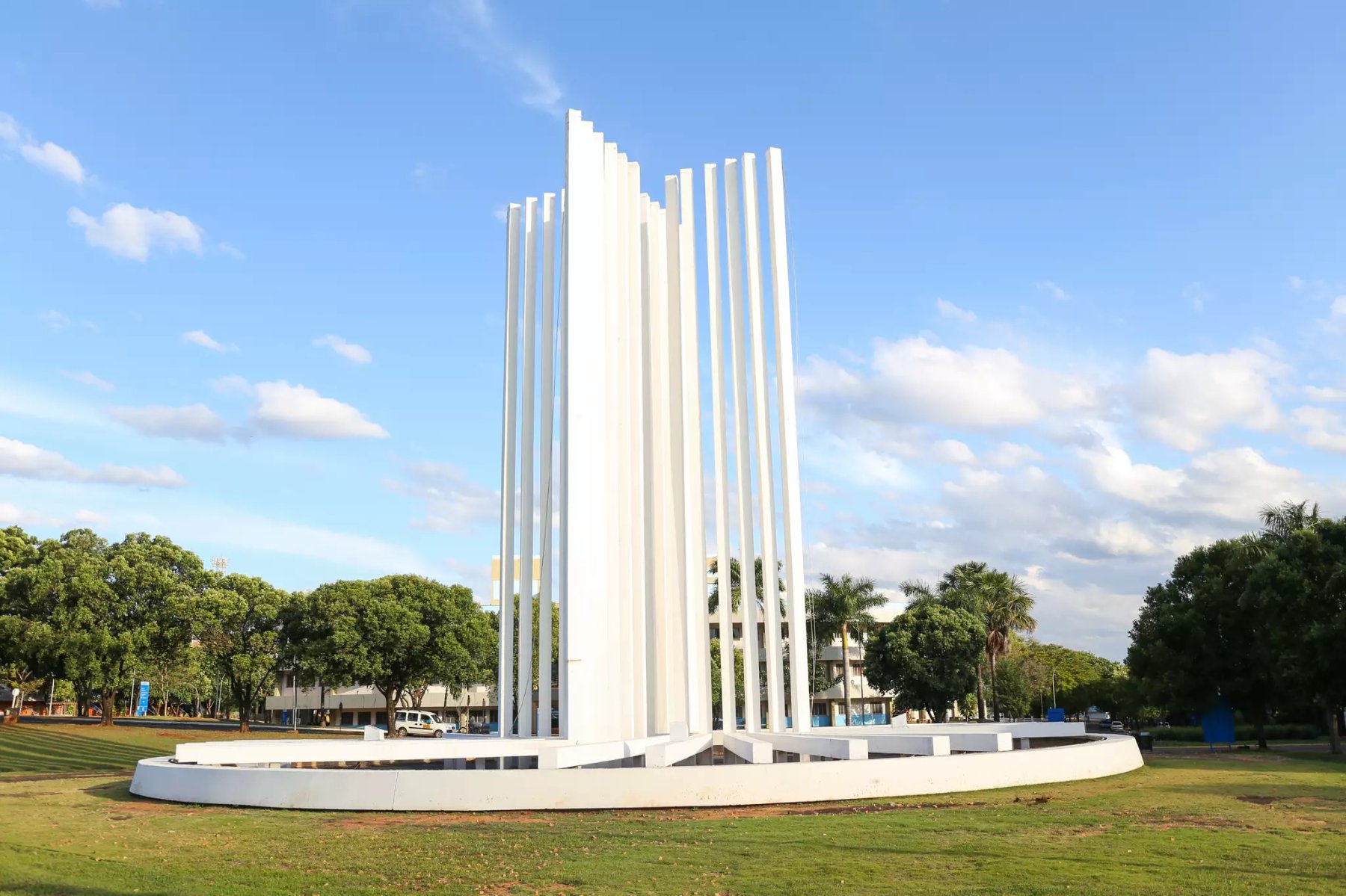UFMS abre processo seletivo com vaga para Naviraí e salários de até R$ 8 mil