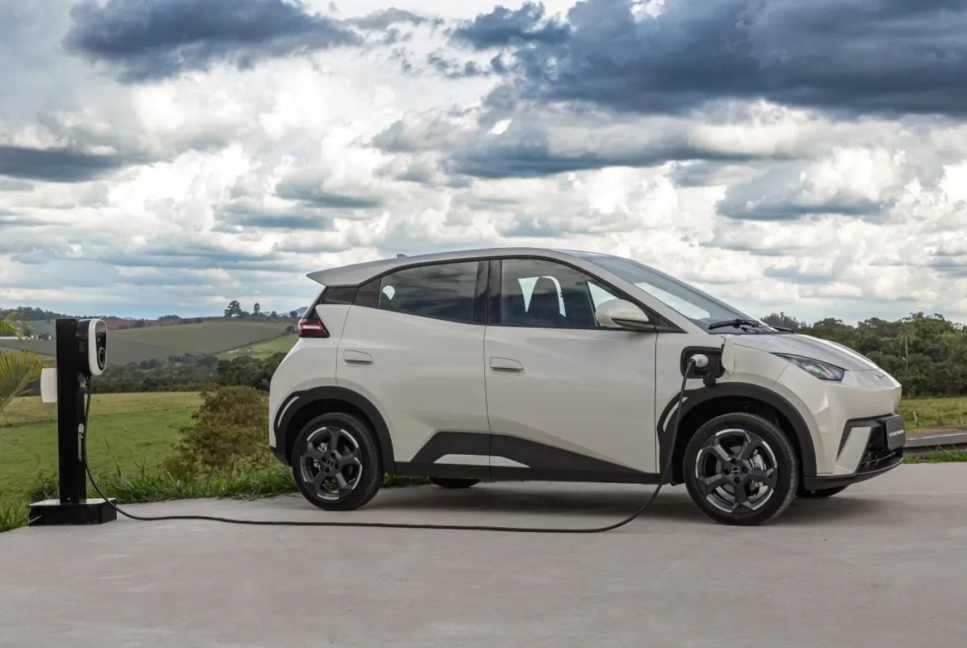 Compra de elétricos mais que dobra enquanto a combustão recua em MS