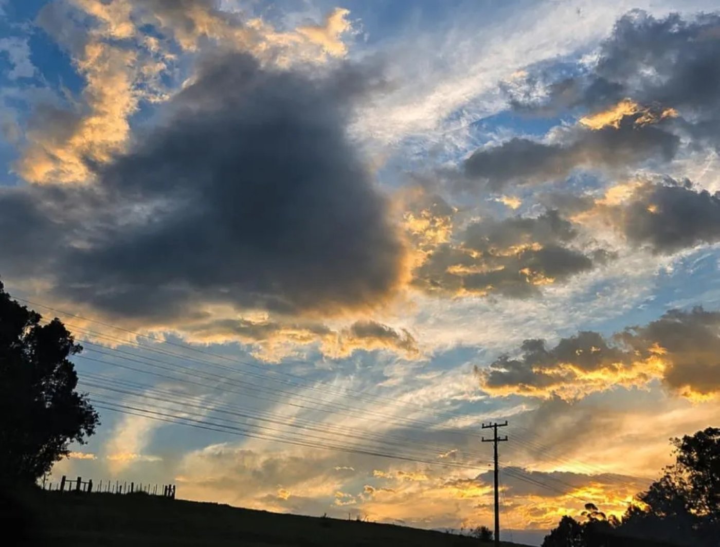 Naviraí terá quinta-feira de sol entre nuvens e possibilidade de chuva; Alerta para tempestades