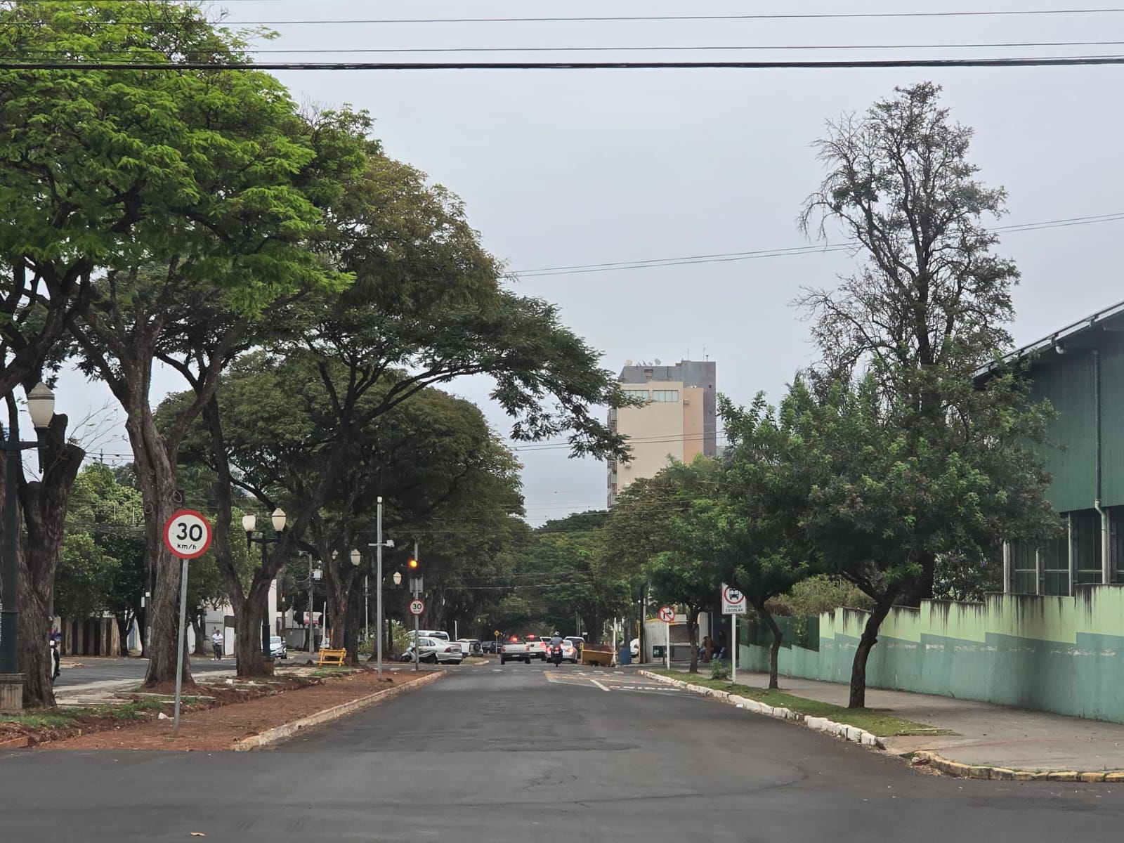 Naviraí mantém alerta para temporais nesta sexta-feira, com calor de até 33°C